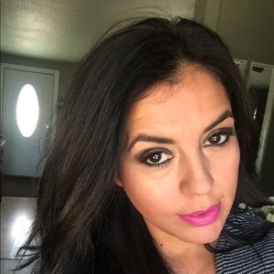 Meet your Posher, Alma n